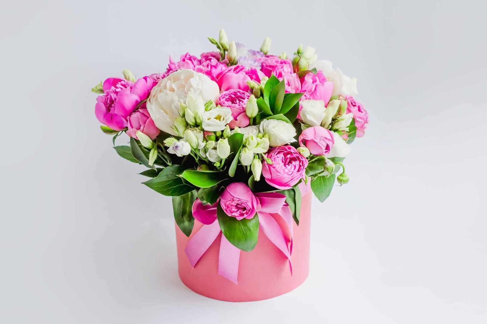 Roser i rosa æske – blomster i æske fra Blomster Heksen